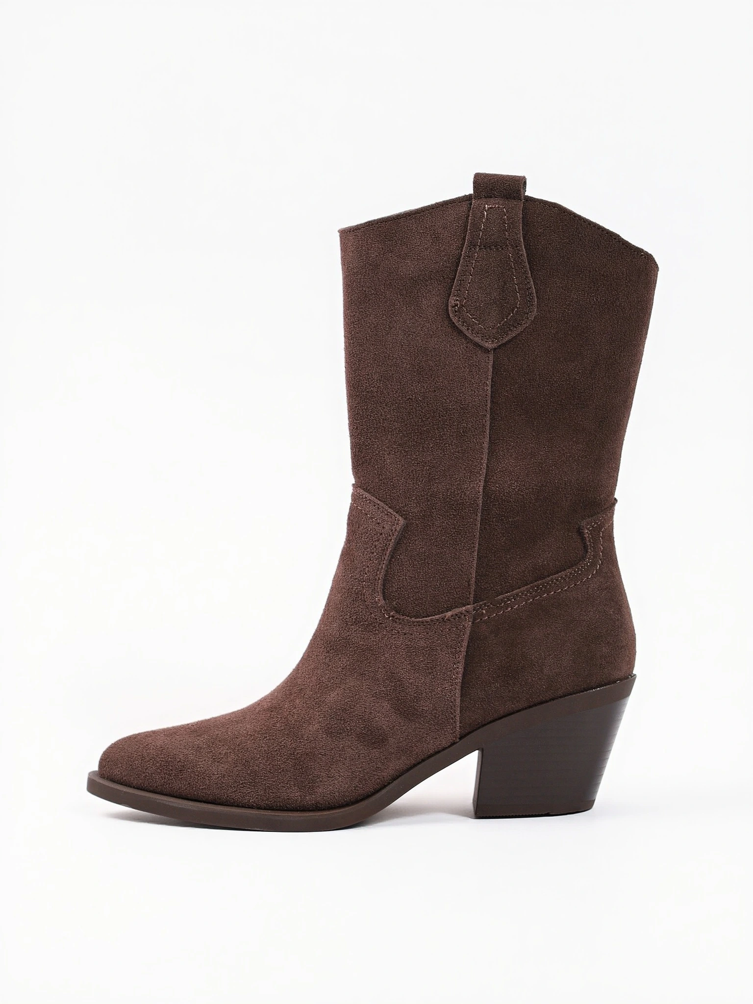 Сапоги-казаки укороченные  темно-коричневого цвета из натуральной замши